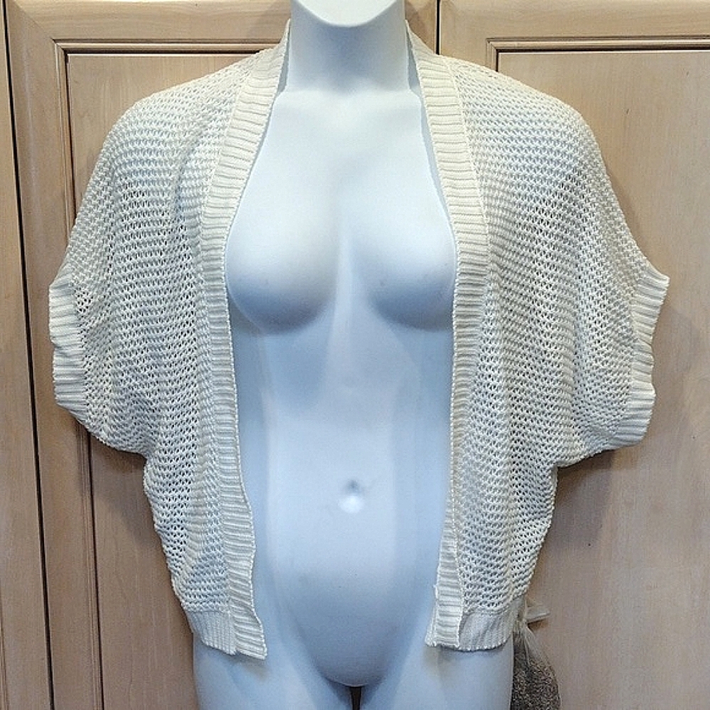 💥Torrid White Knit Shrug